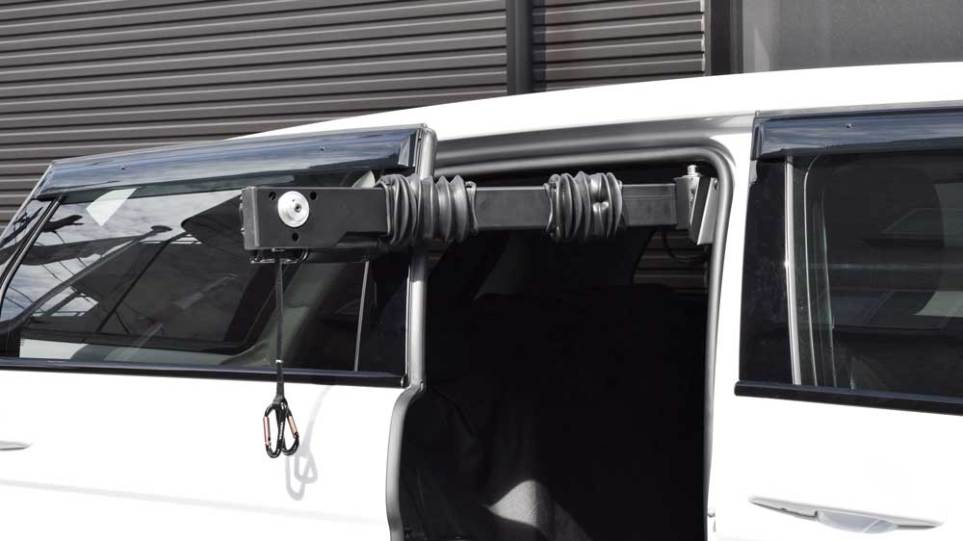 キビ製　ピラーリフト（車いす収納装置）