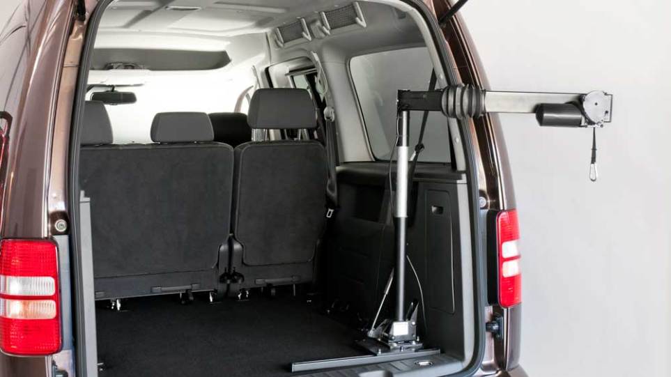 ブラウンアビリティ製　後付け車いす収納装置（リフト）