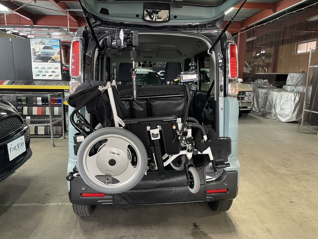 車椅子収納装置